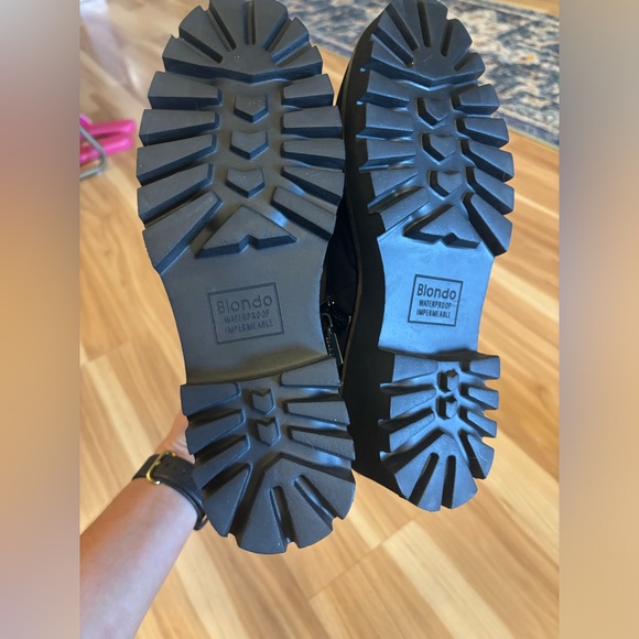 Blondo USA Dagger Waterproof Bootie in Black Suede Size 6 New - Picture 10 of 10